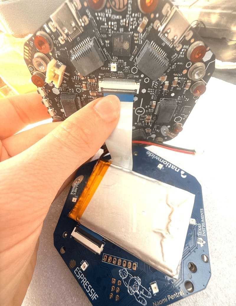 Connecting the display cable to the backboard