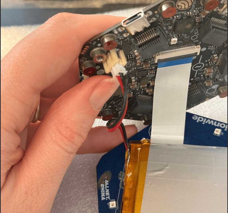 Attaching the battery connector